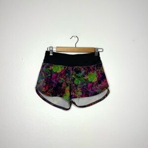 Lululemon Vivid Floral Tone Multi / Graphite Grey Speed‎ Up Mid-Rise Lined Short